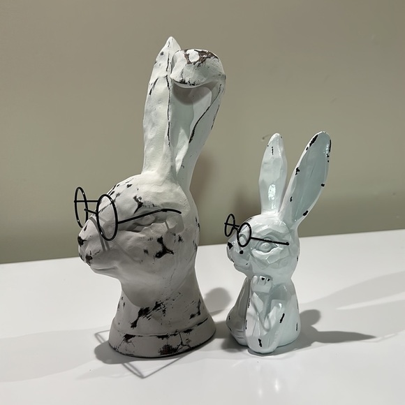 🌸NEW 2 Pieces Hobby Lobby Charming White Rabbit Sculptures with Glasses. - Picture 4 of 10